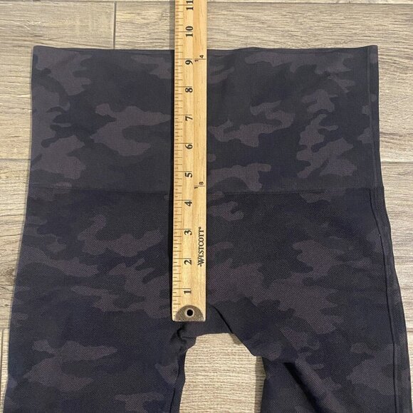 Spanx Size M Camo Look At Me Now Seamless Leggings Black High Rise Pull On - Picture 7 of 8